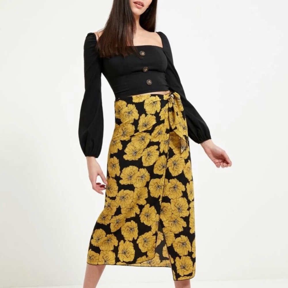 HOST PICK 🍾 Wrap Around Floral Skirt